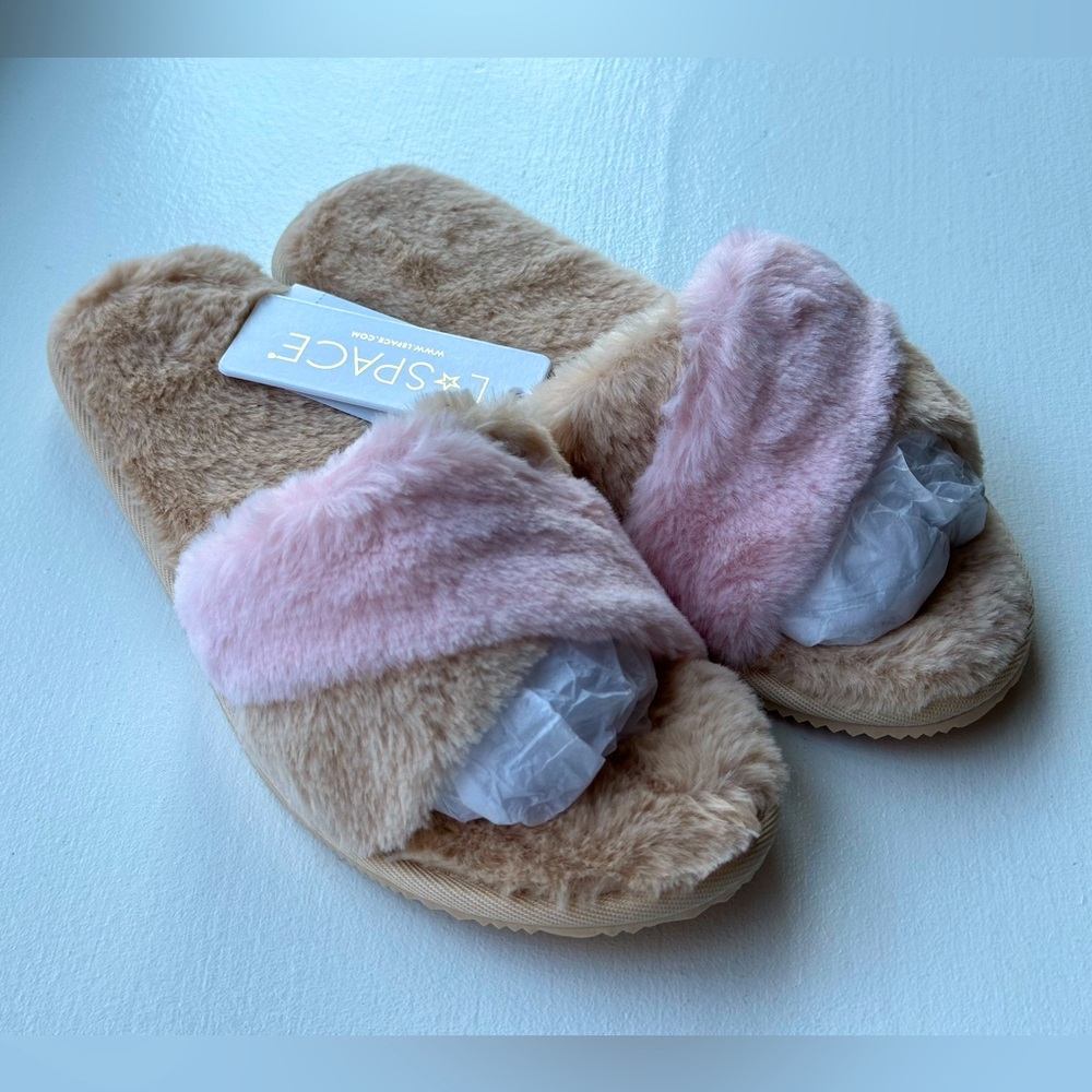 L*Space Cloud Slippers size M/L 8-10 NWT
